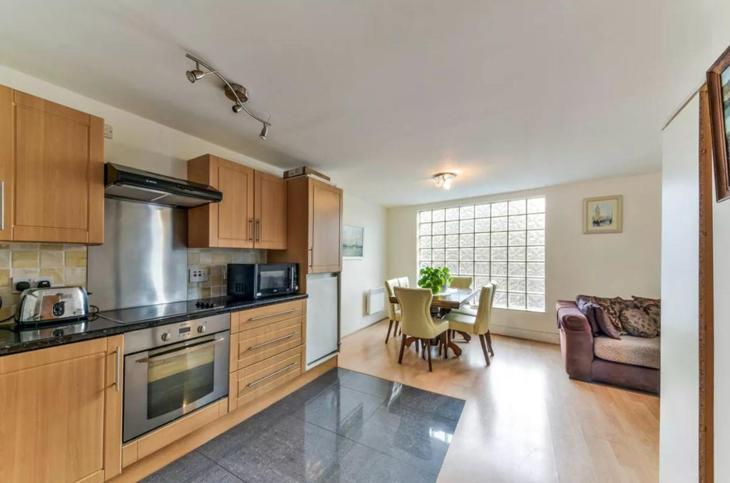 Property photo 2 of 6
