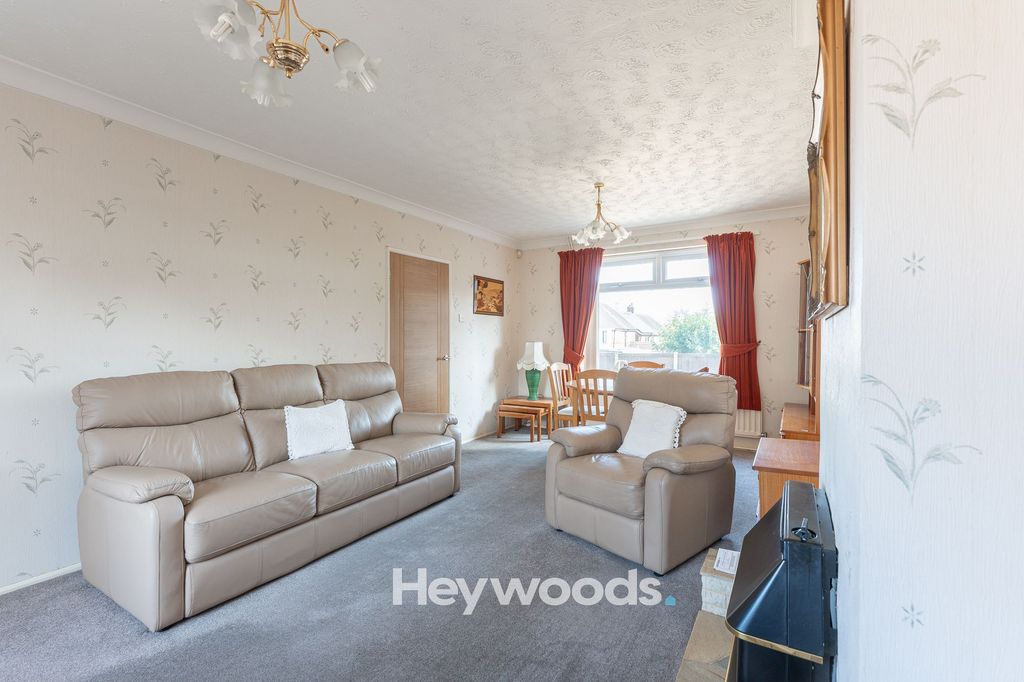 Property photo 2 of 32