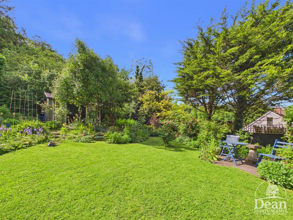 Property photo 2 of 28