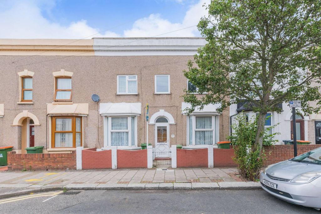 Property photo 2 of 11