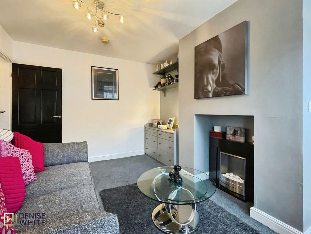 Property photo 3 of 11 Living Room