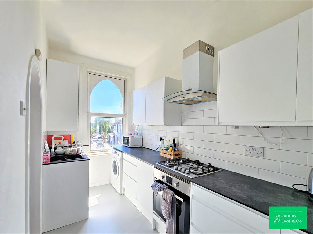 Property photo 3 of 6 Kitchen