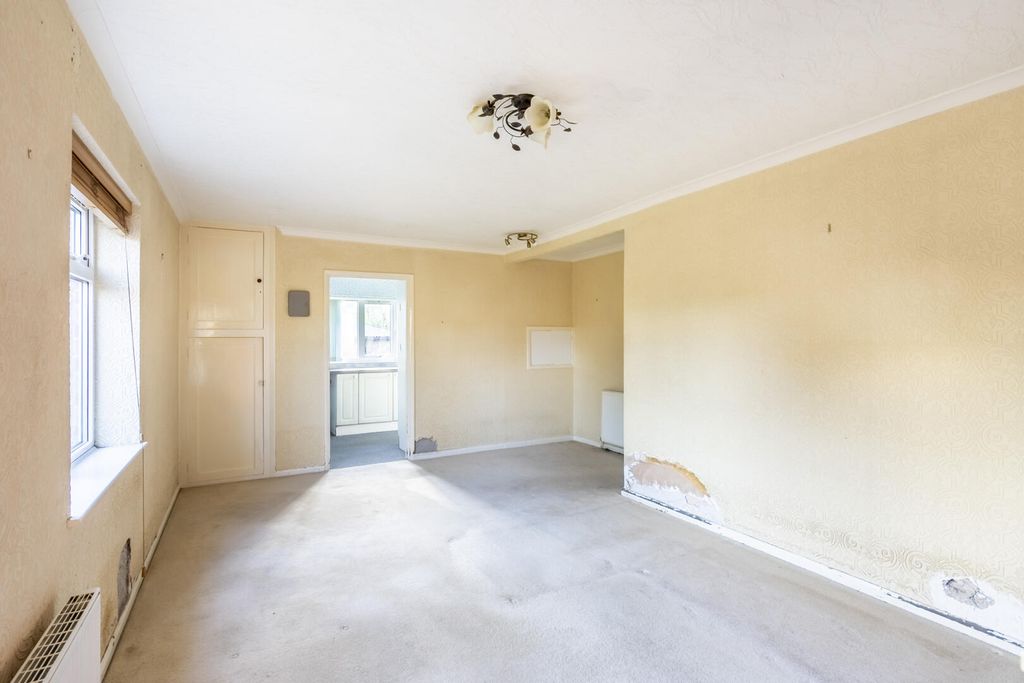 Property photo 3 of 14 Living Room