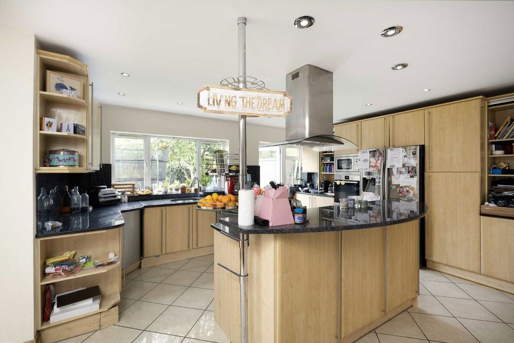 Property photo 3 of 10