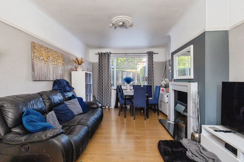 Property photo 2 of 17 Photo