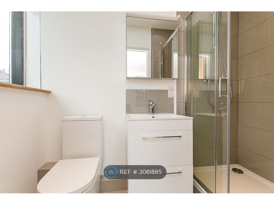 Property photo 3 of 4 Ensuite Bathroom