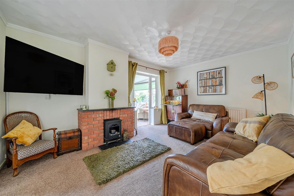 Property photo 3 of 22 Maton Sittingroom..Jpg