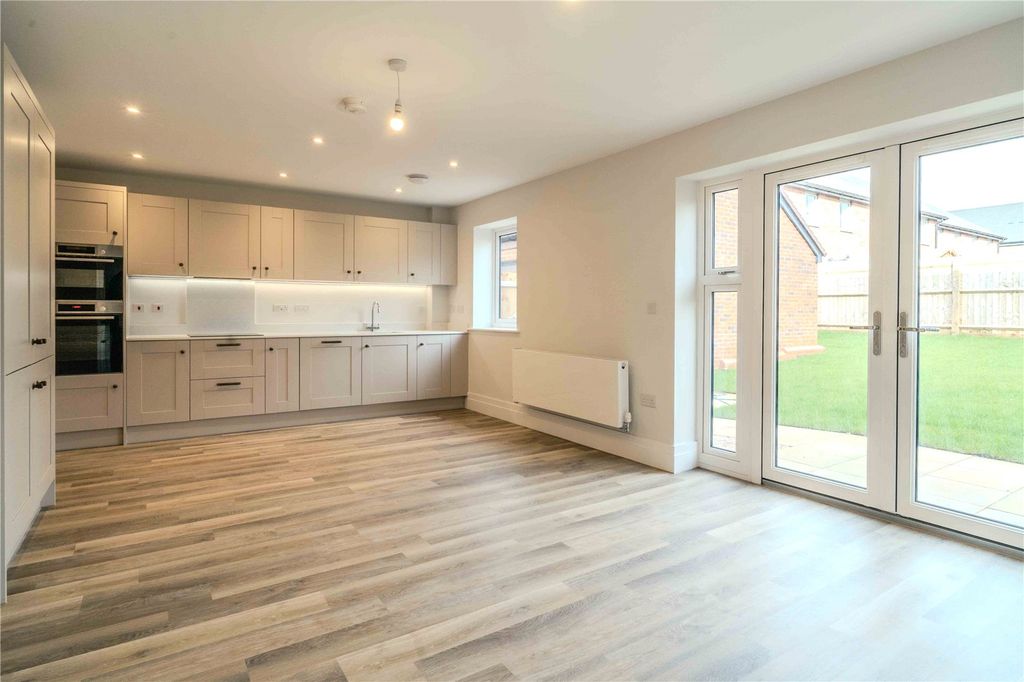 Property photo 2 of 15 Picture No. 14