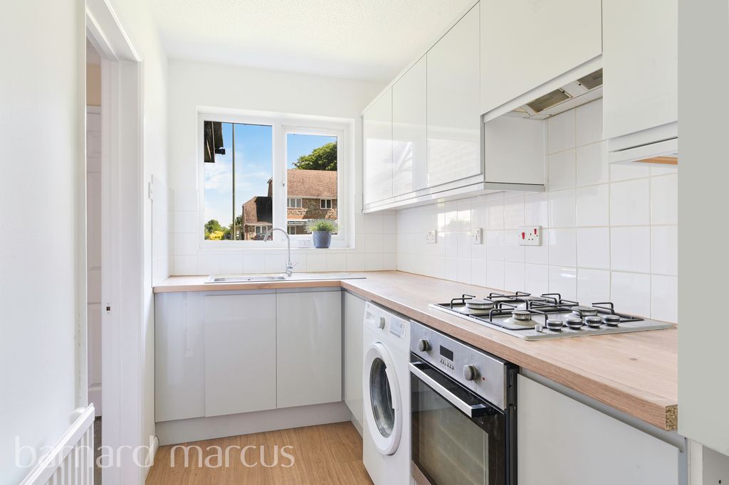 Property photo 2 of 8 Kitchen