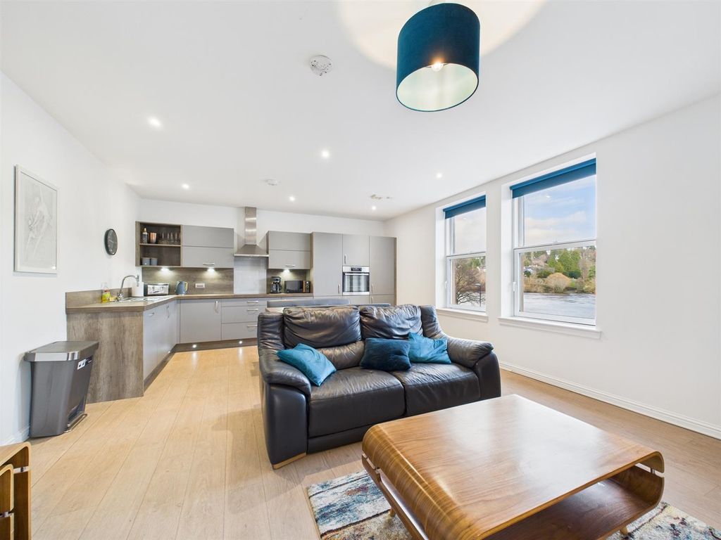 Property photo 1 of 16 Cam01486G0-Pr0933-Still006.Jpg