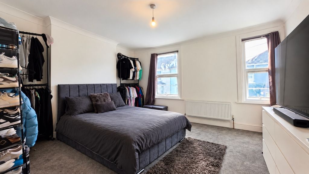 Property photo 1 of 10 240774