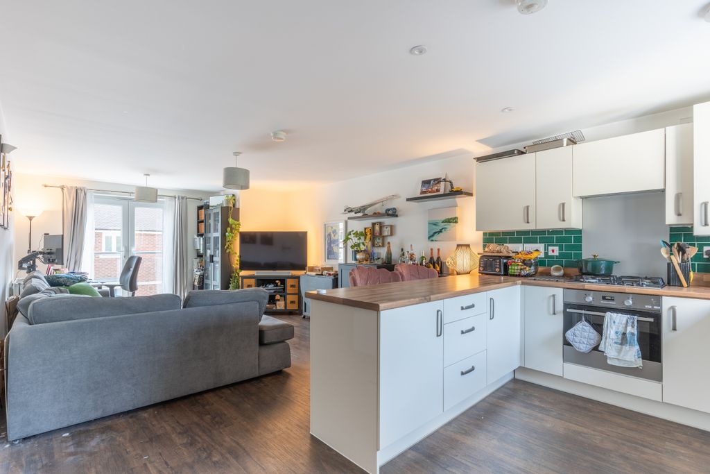 Property photo 1 of 10 George Holmes Way-8