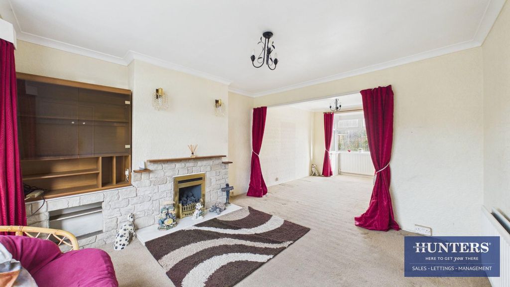 Property photo 3 of 19 Living/Dining Room