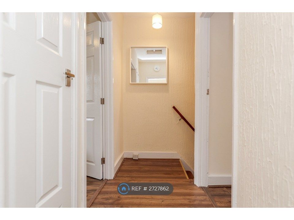 Property photo 3 of 12 Landing