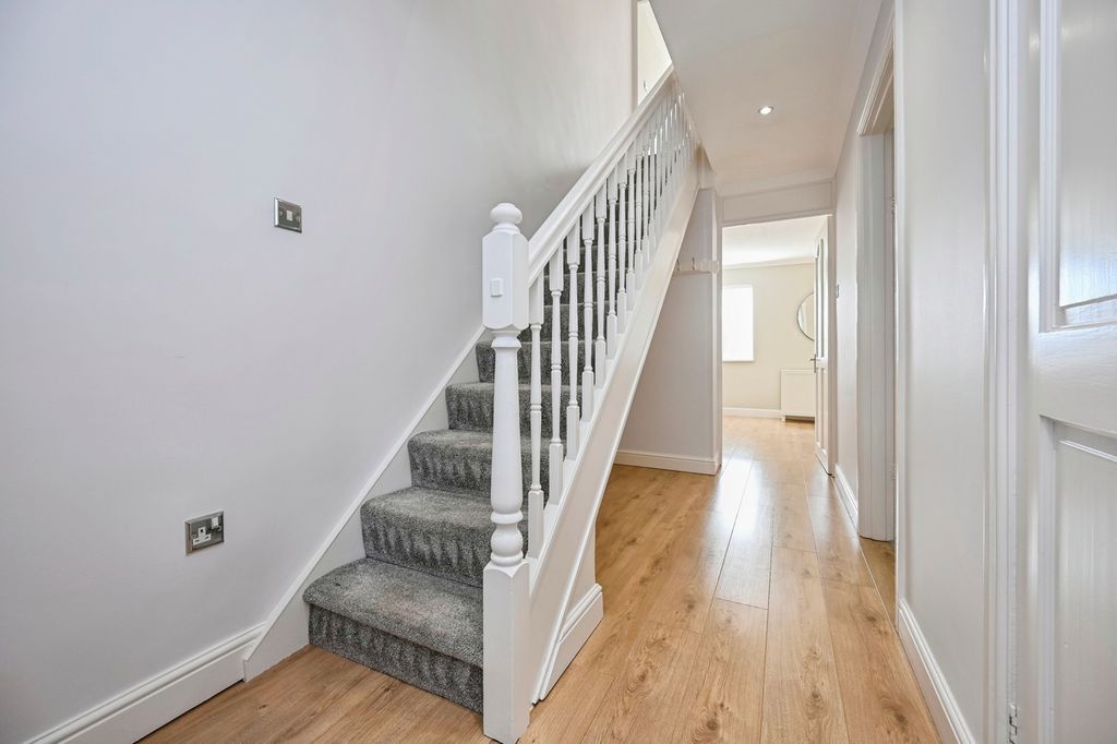 Property photo 3 of 22 Pbox-Img.Jpg