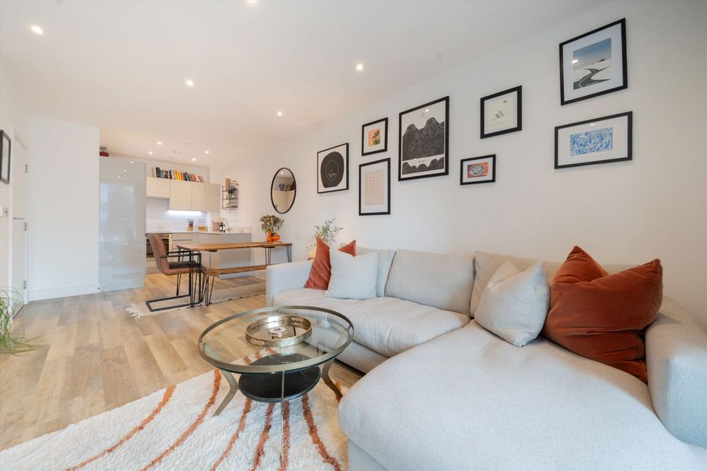 Property photo 3 of 6