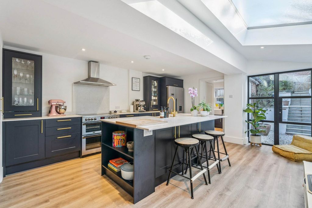 Property photo 2 of 29