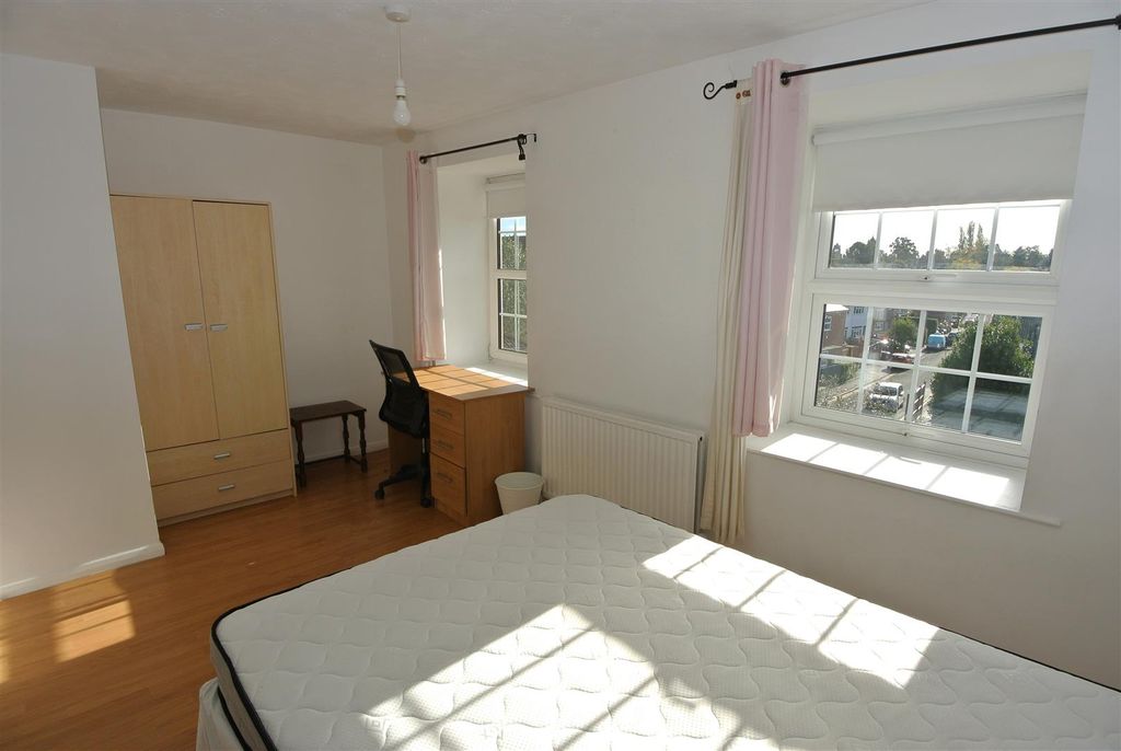 Property photo 2 of 17 Bedroom 3A.Jpg