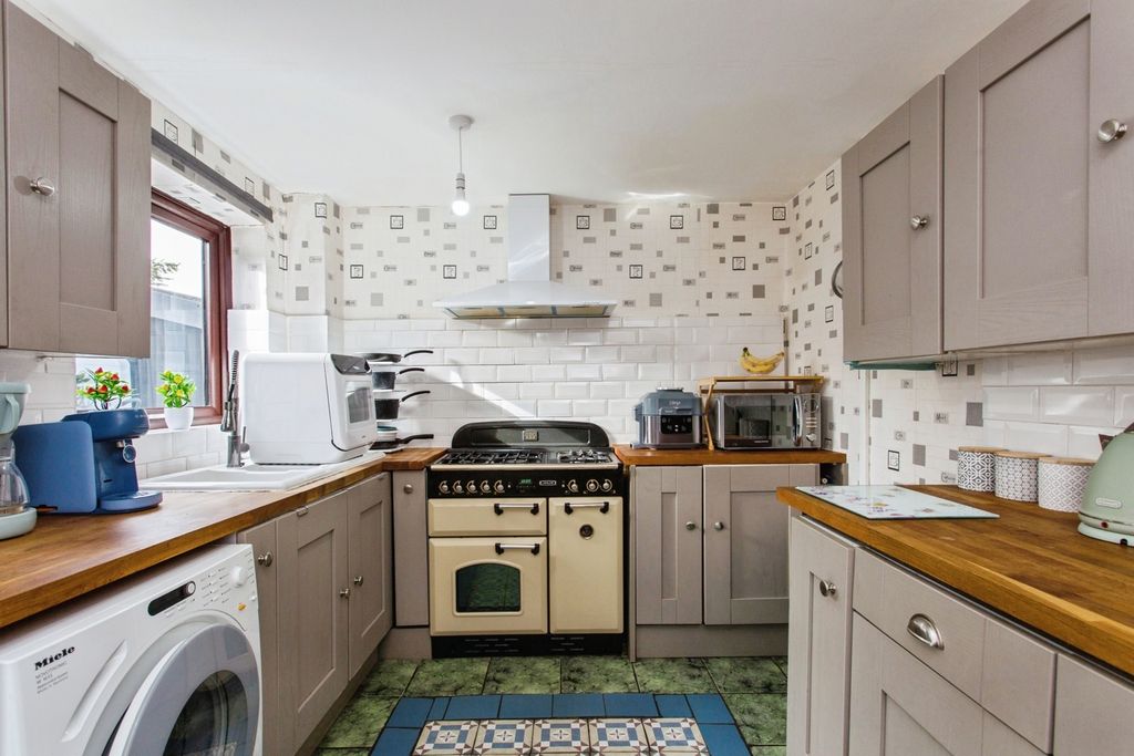 Property photo 3 of 15 Kitchen