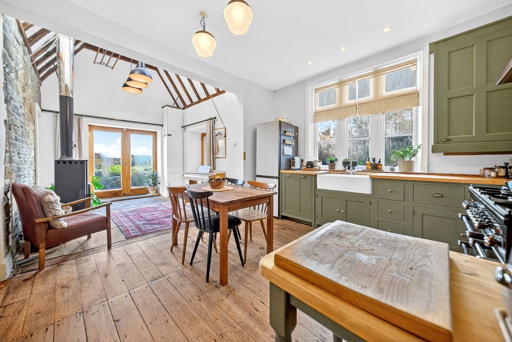 Property photo 2 of 29 Picture No. 17