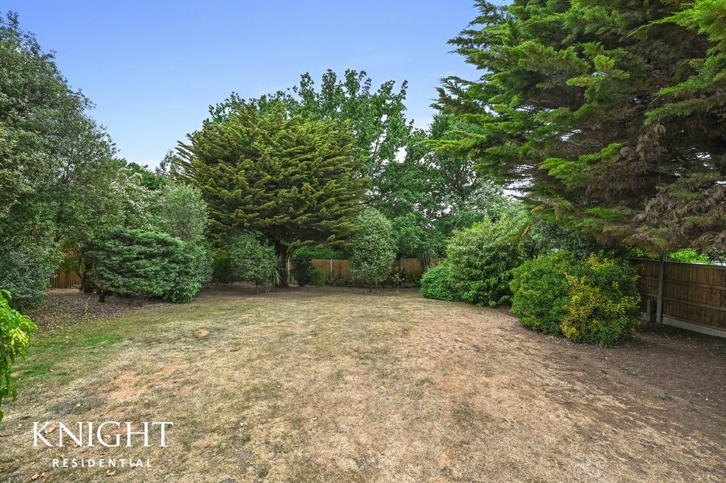 Property photo 2 of 27