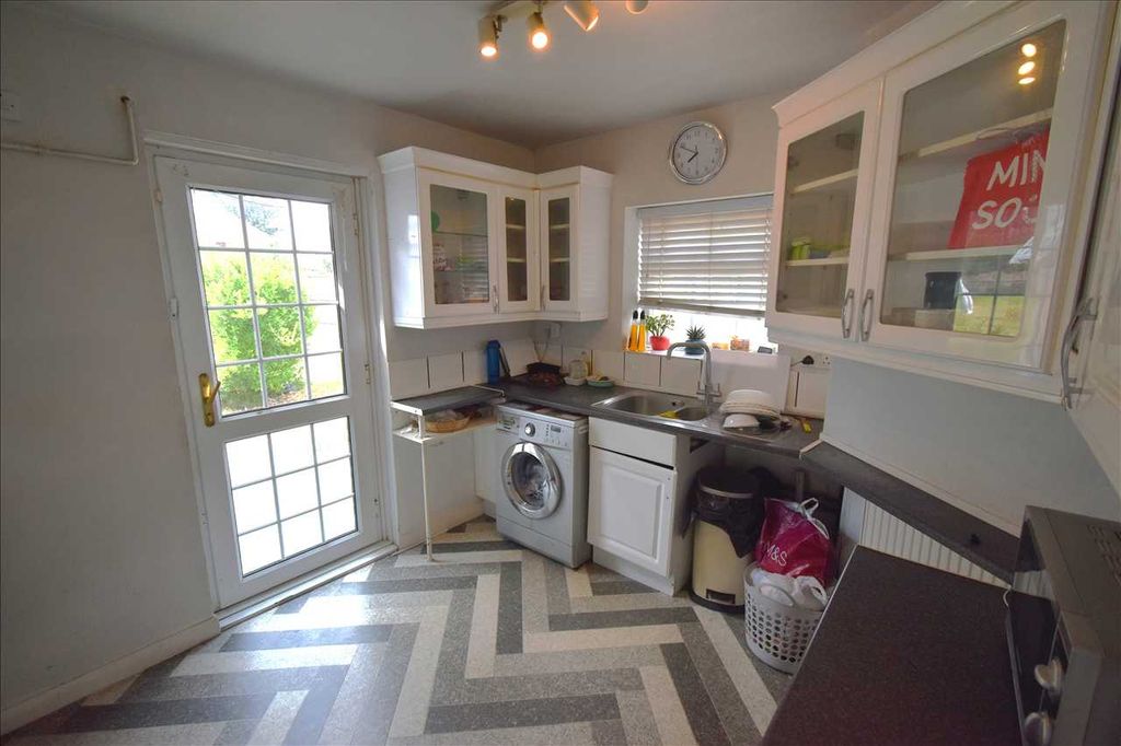 Property photo 3 of 6 Kitchen