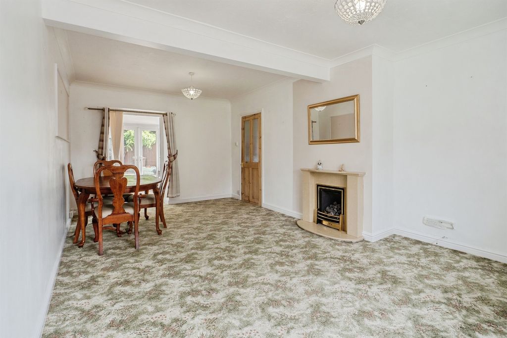 Property photo 2 of 20