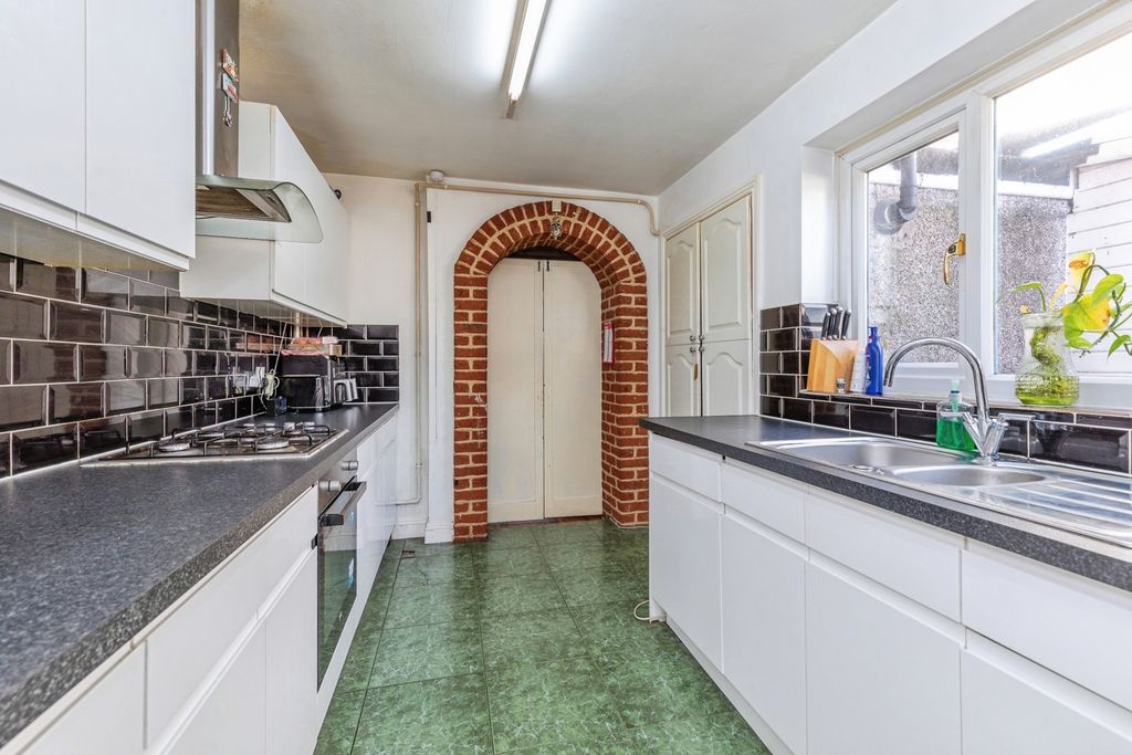 Property photo 2 of 11 Photo