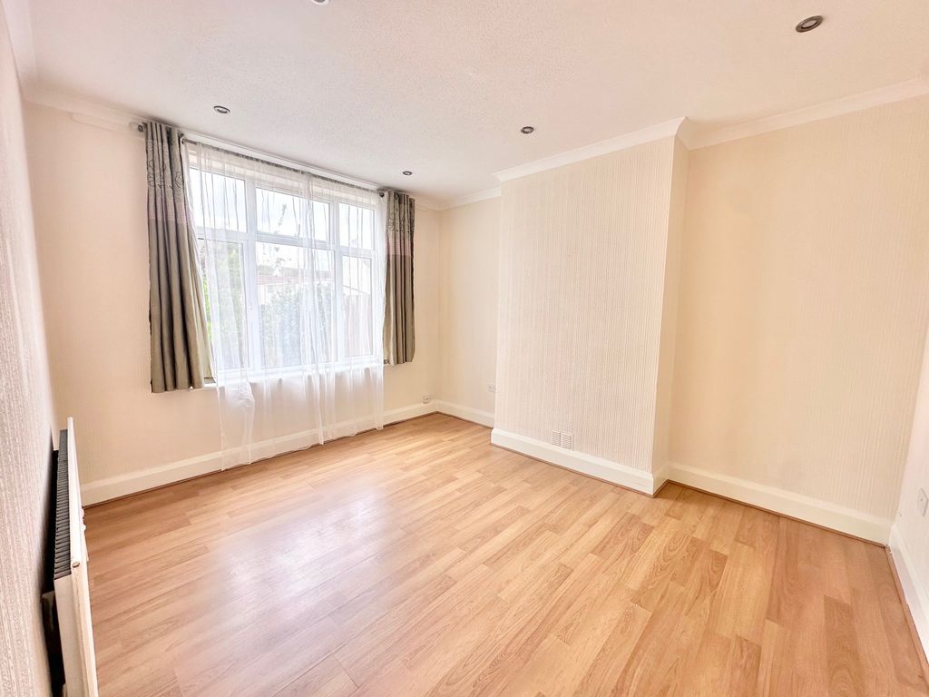 Property photo 2 of 10 Dining Room / Bedroom 4