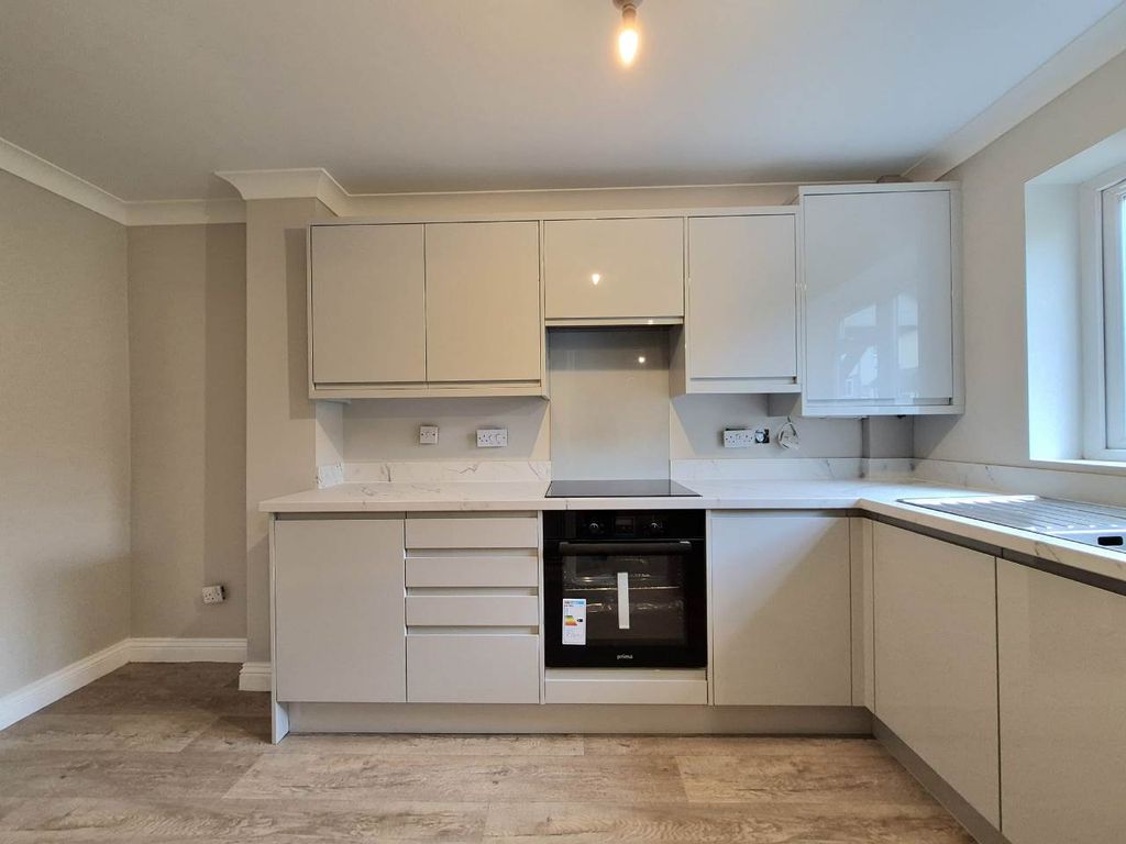 Property photo 2 of 11 Kitchen