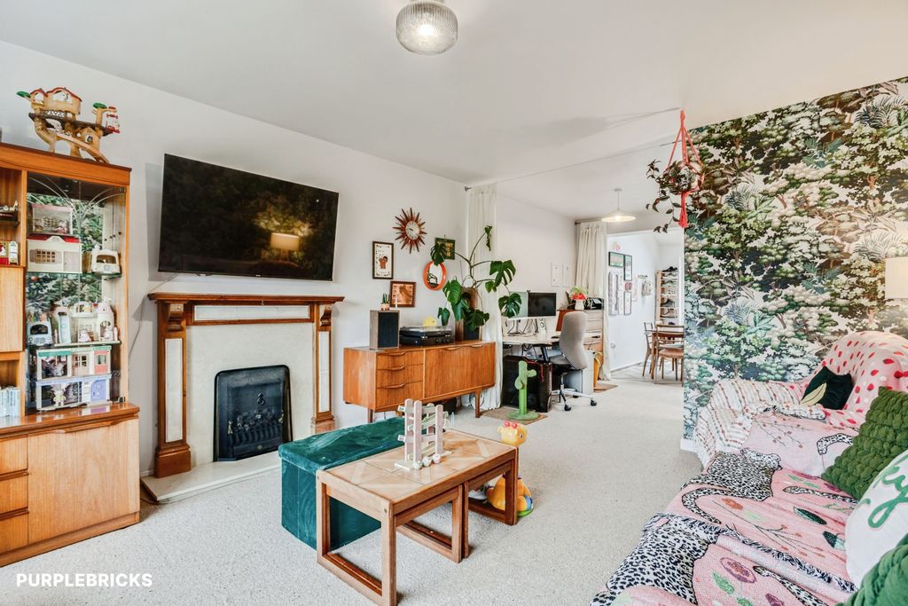 Property photo 2 of 25