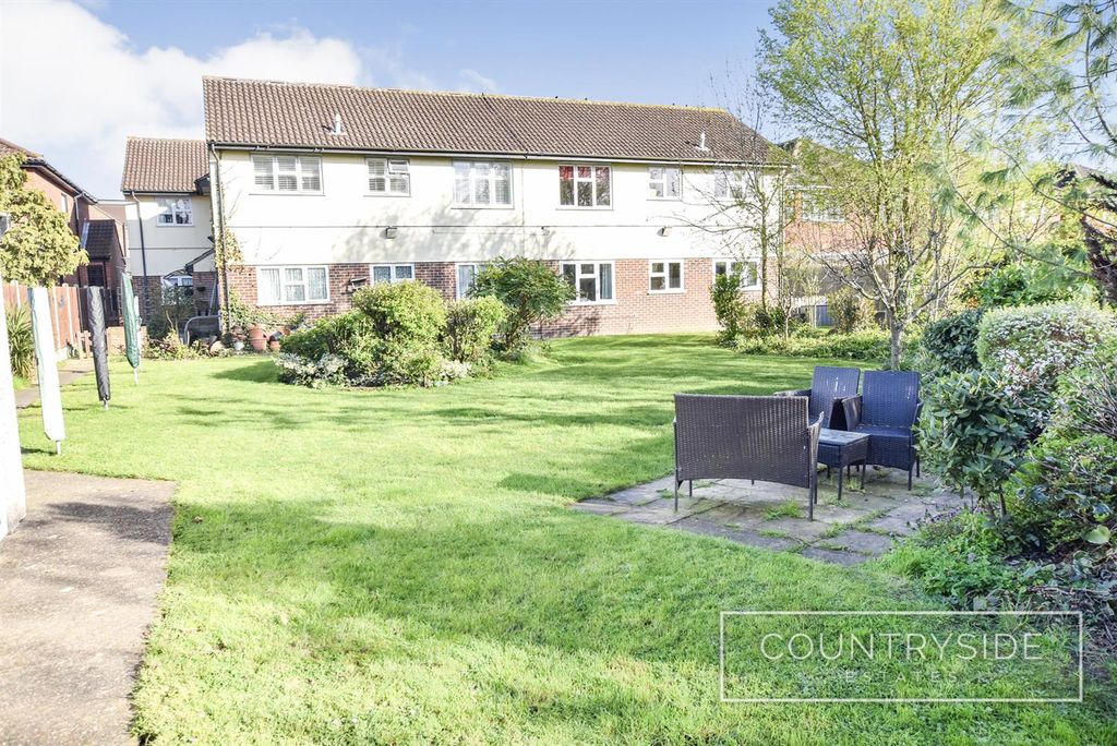 Property photo 2 of 8 Outside