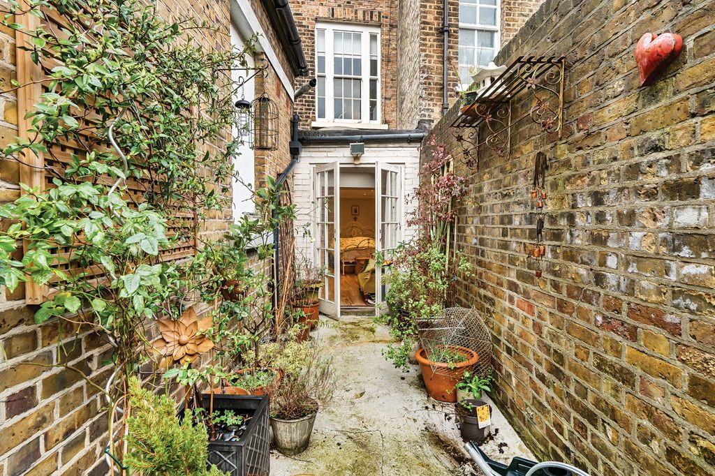 Property photo 3 of 17