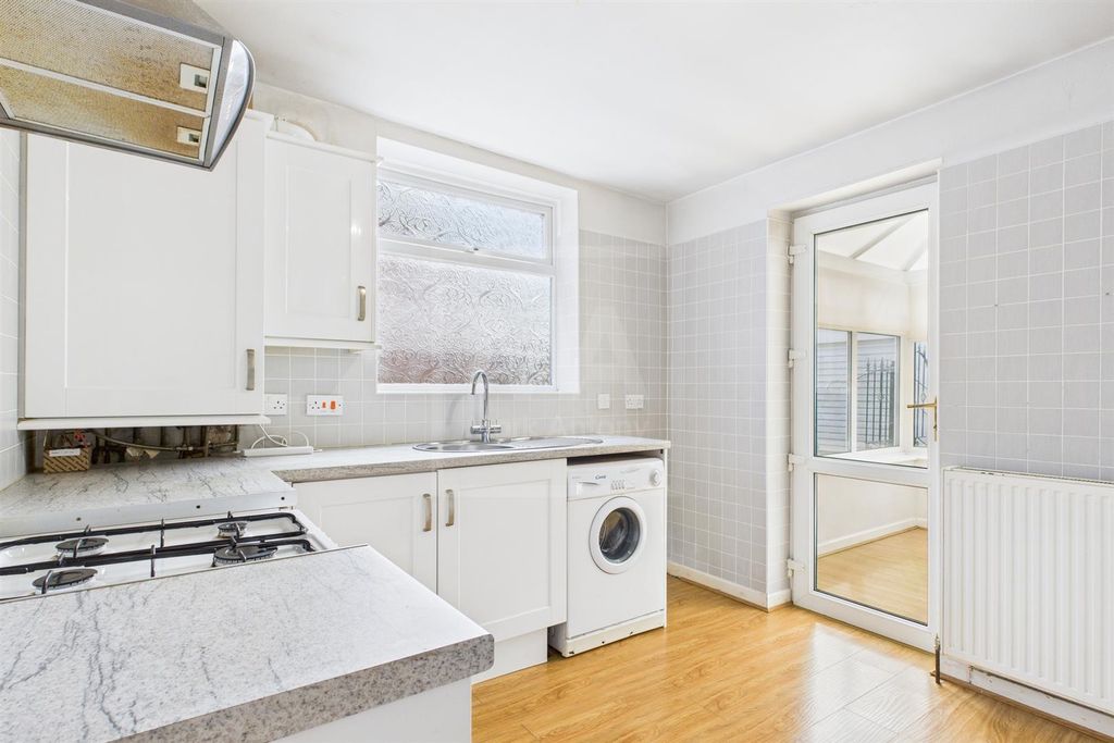 Property photo 3 of 20 Kitchen