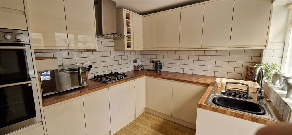 Property photo 2 of 26 Picture No. 33