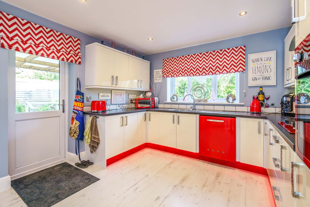Property photo 3 of 17 Kitchen