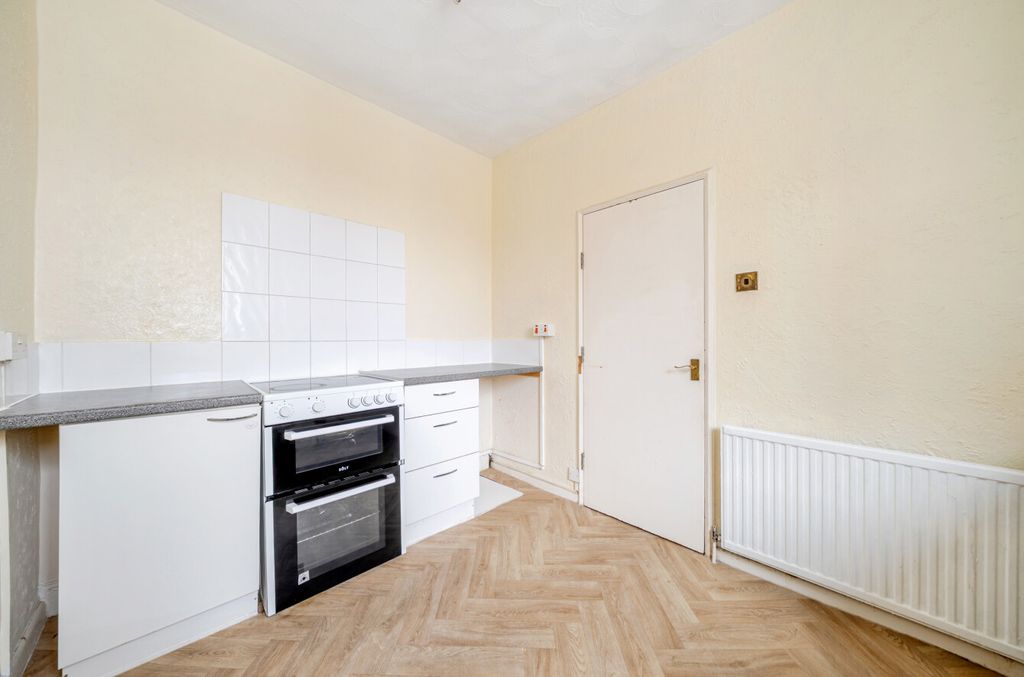 Property photo 2 of 11 1519713-24-6Aa7c1...