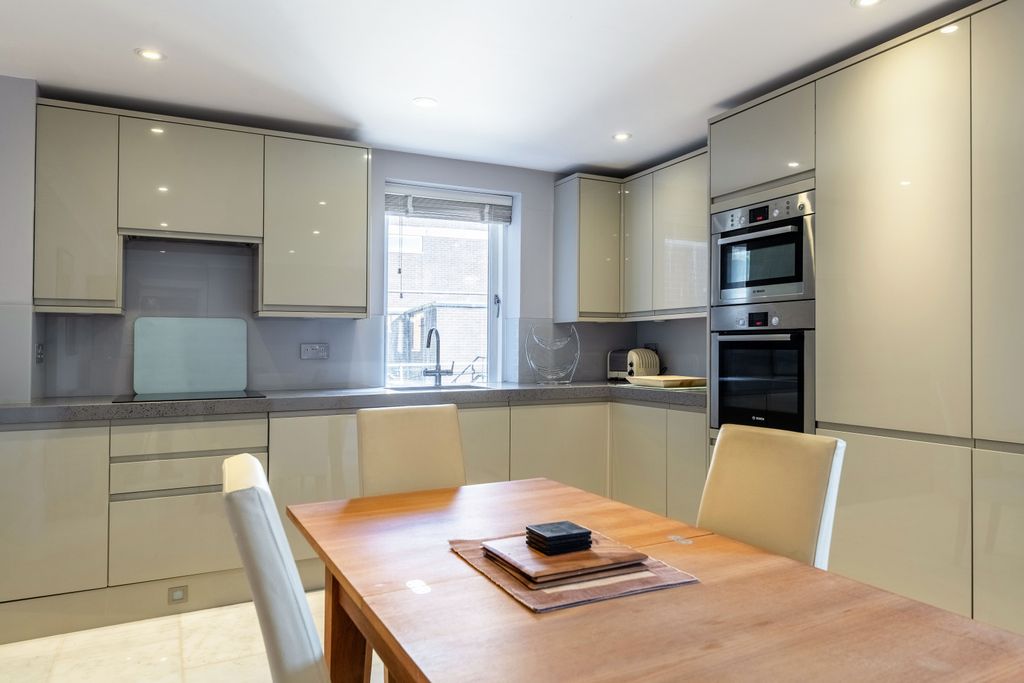 Property photo 2 of 8 Kitchen