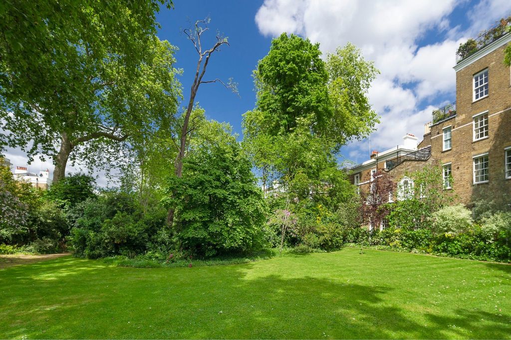 Property photo 1 of 19 Communal Garden