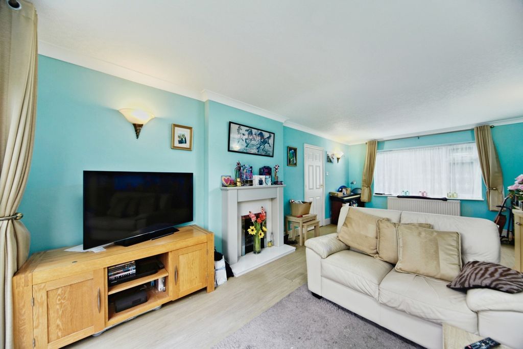 Property photo 2 of 17 Photo