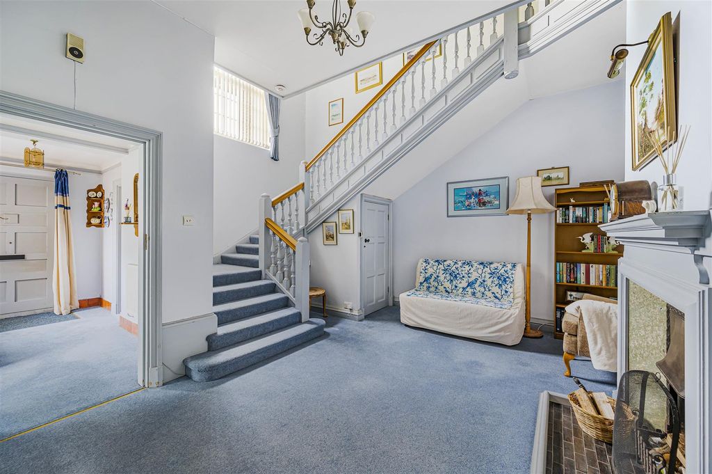 Property photo 3 of 31 Reception