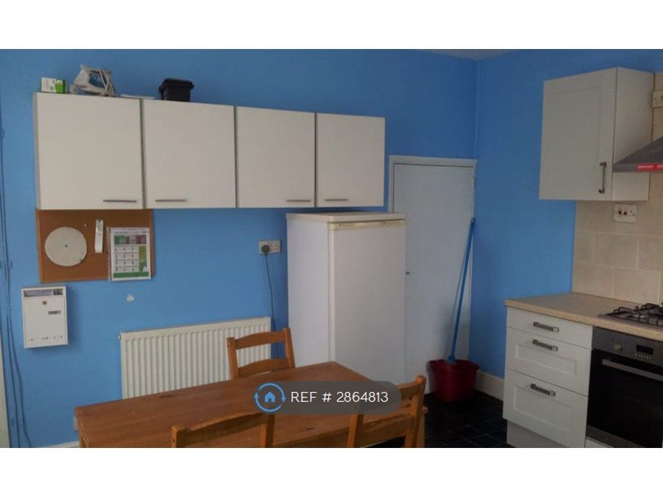 Property photo 3 of 9 Kitchen