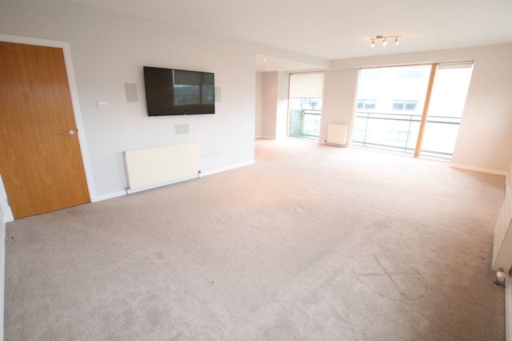 Property photo 3 of 12 Lounge