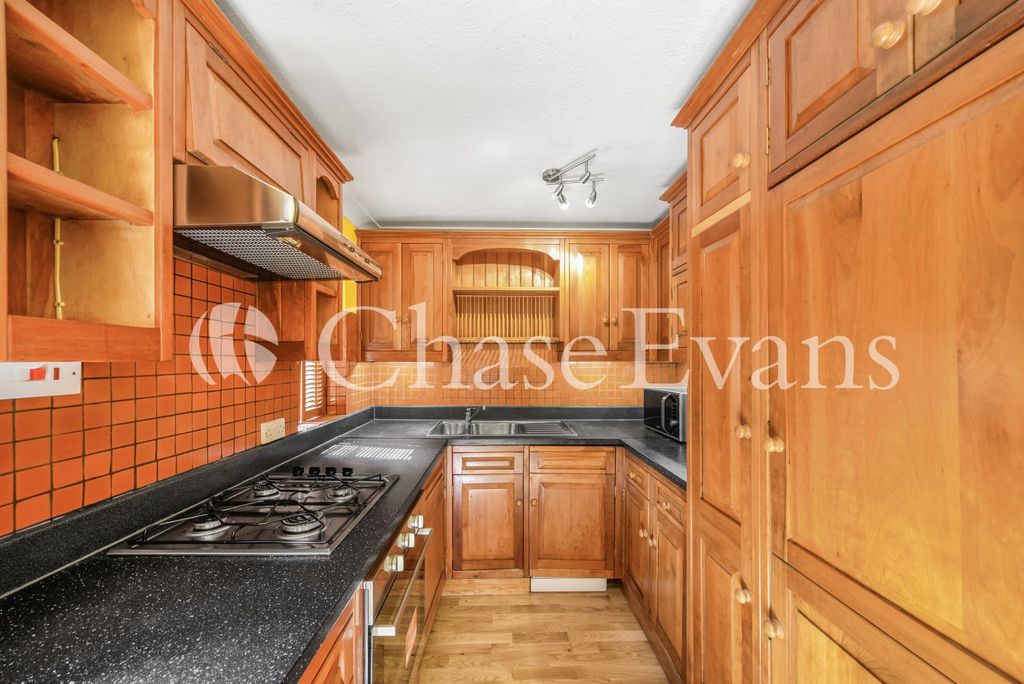 Property photo 3 of 25 Kitchen