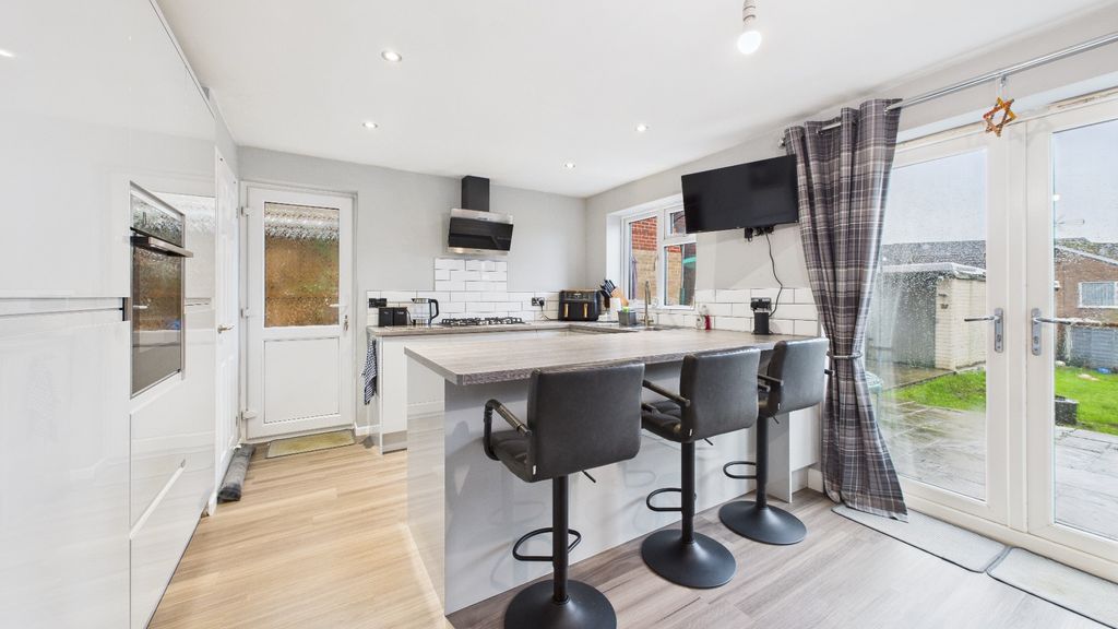 Property photo 2 of 21 4832666