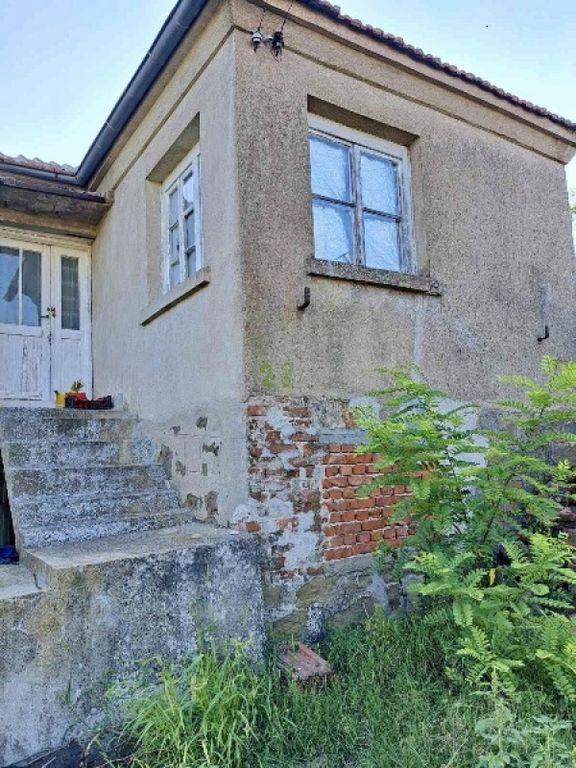 Property photo 1 of 2