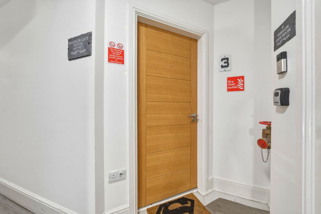 Property photo 2 of 17 Hallway