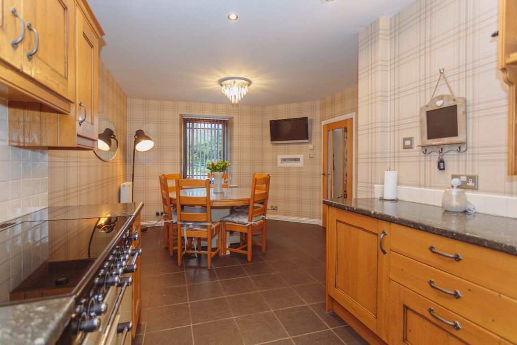 Property photo 3 of 31 Kitchen/Diner