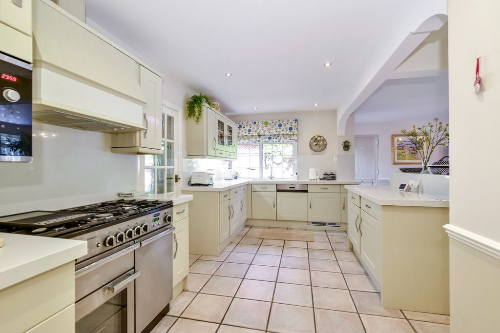 Property photo 2 of 29