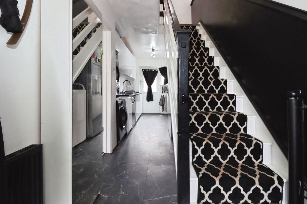 Property photo 2 of 17 Photo